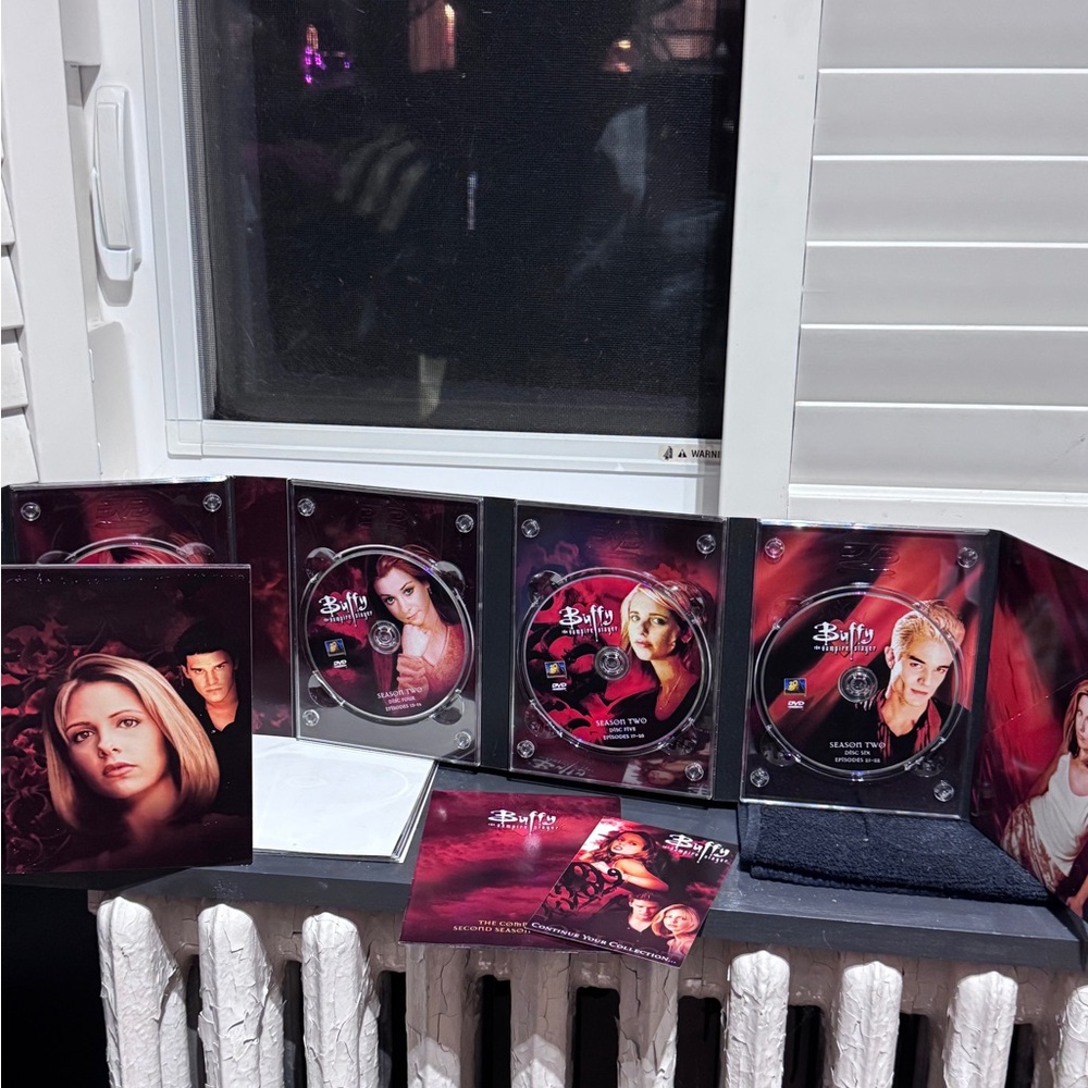 🧛‍♀️✨ HOST PICK ✨🧛‍♀️Exclusive Buffy the Vampire Slayer Ultimate Bundle ✨🧛‍♀️ - Picture 10 of 16